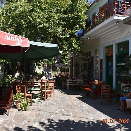 The Central House! Raches  Экстерьер фото