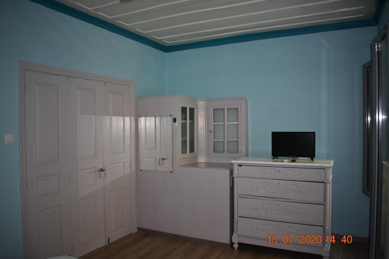 The Central House! Raches  Экстерьер фото